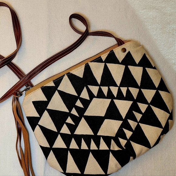 Rachel Elise crossbody bag with bootie design - Picture 2 of 6